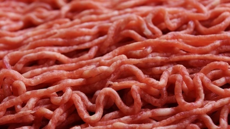 Hússal ügyeskedtek a Komárom-Esztergom megyei adócsalók