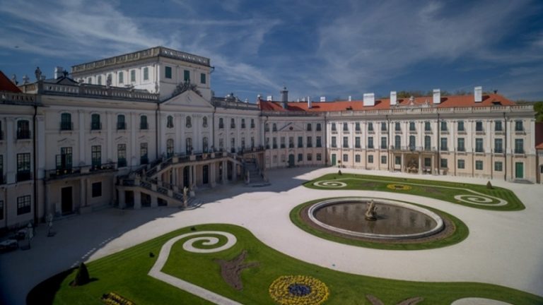 Fertőd: folytatódik a kastélyfejlesztés, újjáépülhet az operaház Fertőd: folytatódik a kastélyfejlesztés, újjáépülhet az operaház