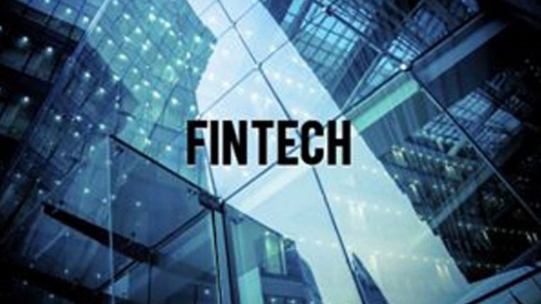 Félnek a bankok a fintech cégek rohamától