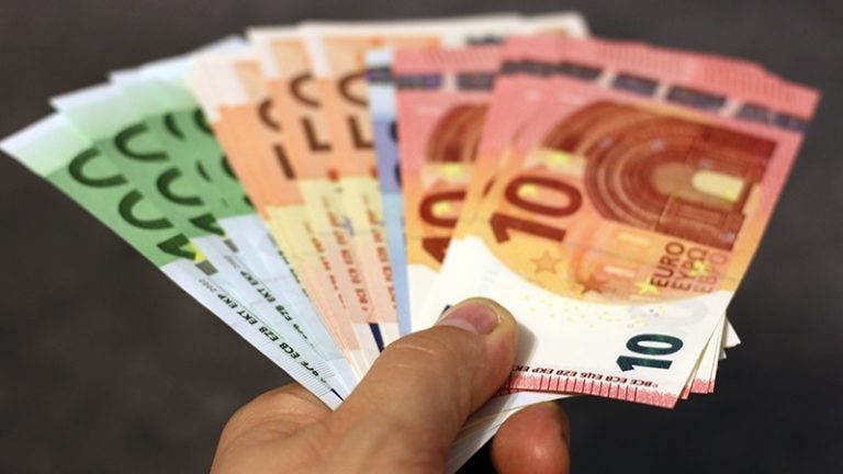 Így jár, ha a repülőtéren vált pénzt Így jár, ha a repülőtéren vált pénzt