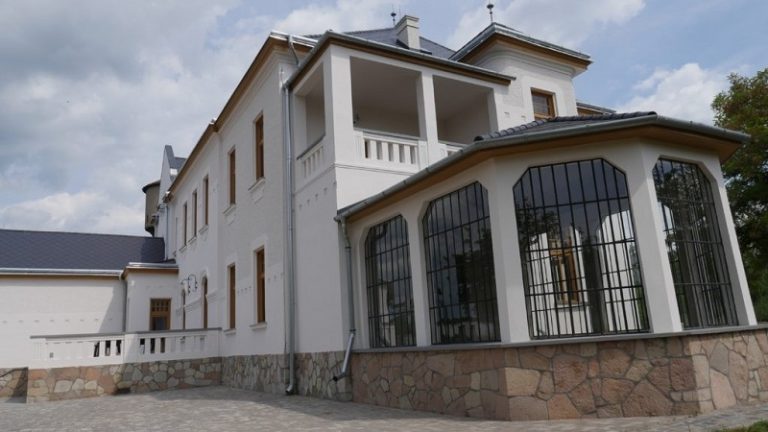 Szerencsés Györgyi és Szepesi Péter a Graefl-kastéllyal váltja valóra álmát