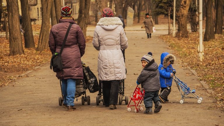 Nem kell Ferrari babakocsi, hogy biztonságban tudjuk a gyerekünket Nem kell Ferrari babakocsi, hogy biztonságban tudjuk a gyerekünket