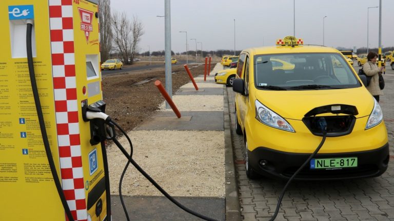 Üzemanyagként lehet majd értékesíteni az áramot az elektromos autók töltéséhez