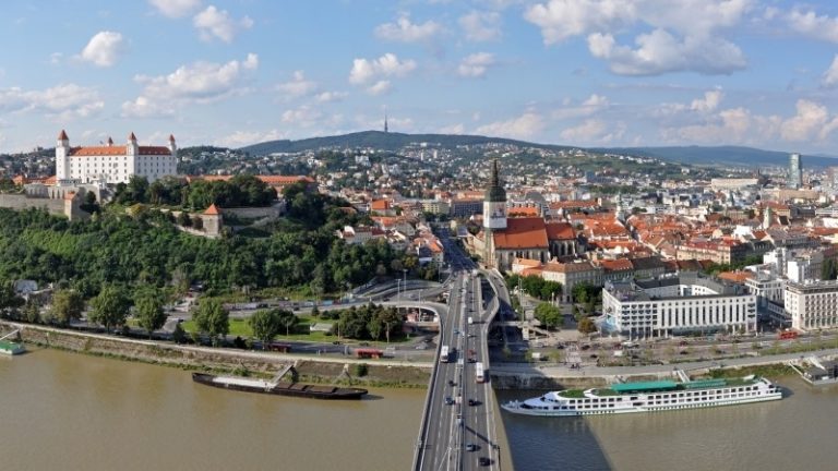 Kétmilliárd euró nélkül marad Pozsony
