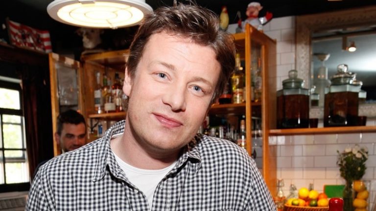 Jamie Oliver bevette a főváros másik oldalát is Jamie Oliver bevette a főváros másik oldalát is