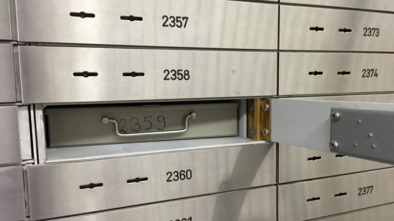 Engedély nélküli széfszolgáltatókat fülelt le a jegybank