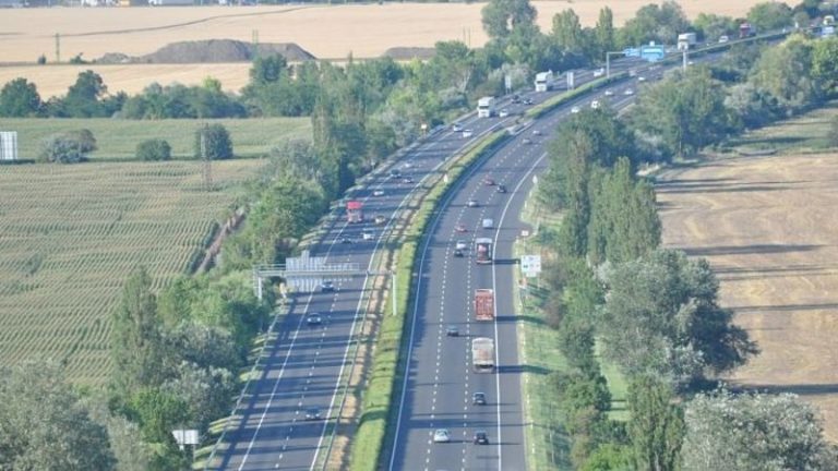 Tehermentesítik az M7-es autósztrádát