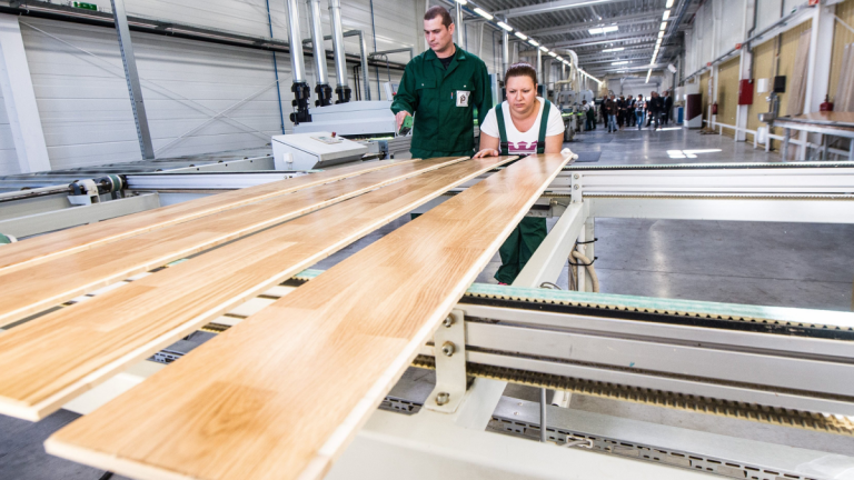 Önfertőtlenítő padlóburkolatot dolgoz ki a Graboplast és a Pannon Egyetem