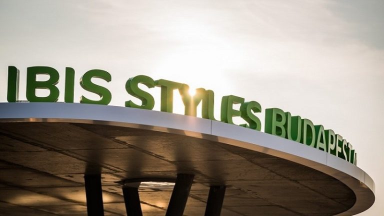 Hajnal 4-től kínál reggelit az ibis reptéri szállodája