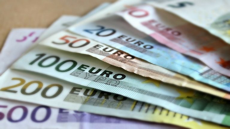 Alkotmányba foglalnák a minimálbért a szlovákok