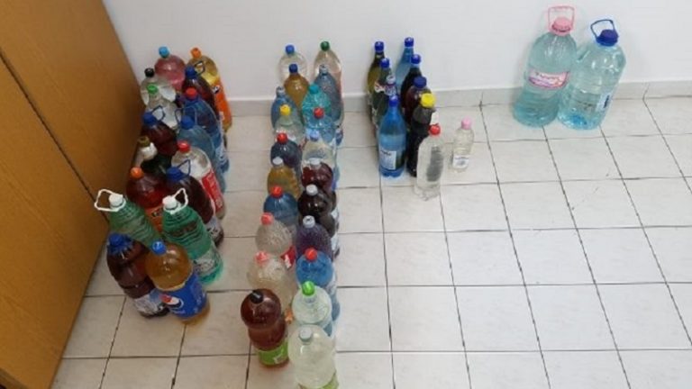 107 liter alkoholtermék a román kamionban, a sofőr helyben kifizette a büntetést