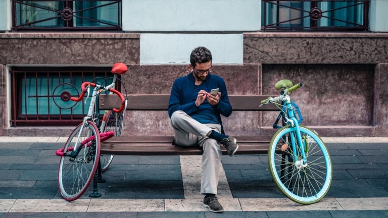 Megtiltja a hírközlési hatóság az sms-üzenettel történő egyenlegfeltöltést