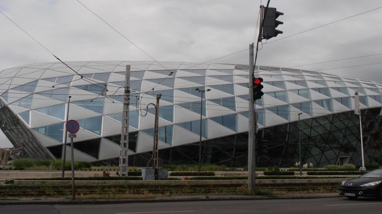 Majd a Z generáció megmondja, hogy mi legyen a Bálnával