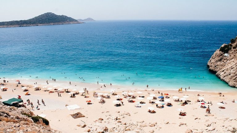 Külföldi turisták rohamozzák a török riviérát