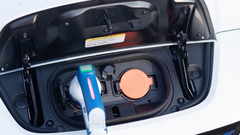 Hétfőtől kérhetnek támogatást a vállalatok elektromos járművek beszerzéséhez