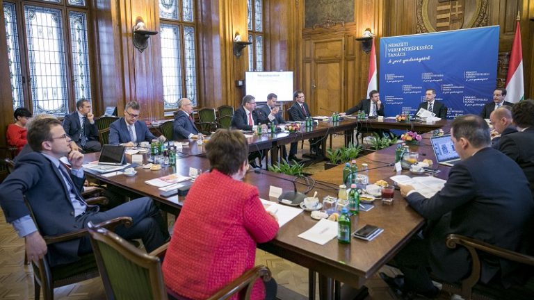 Digitalizációs és felnőttképzési javaslatokat tett a Nemzeti Versenyképességi Tanács Digitalizációs és felnőttképzési javaslatokat tett a Nemzeti Versenyképességi Tanács