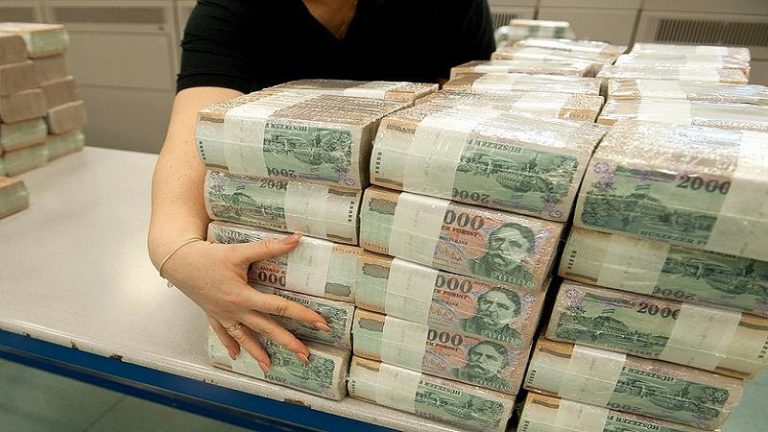 Több mint 15 milliárdot vett vissza a rendőrség tavaly a bűnözőktől Több mint 15 milliárdot vett vissza a rendőrség tavaly a bűnözőktől