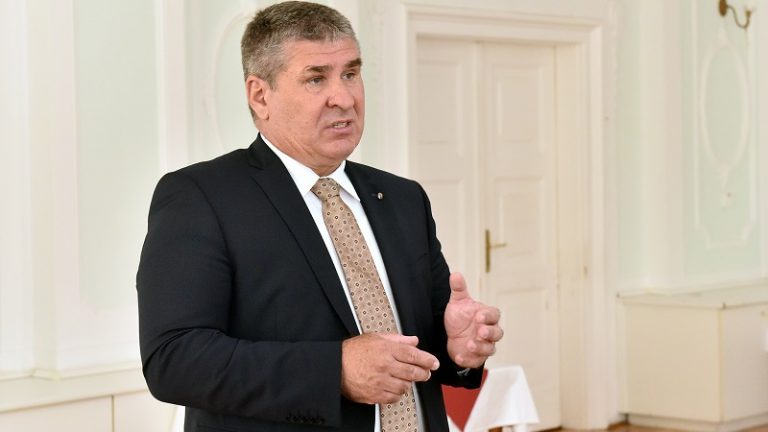 Ezrek munkába állását segítheti a munkaerőpiaci reformprogram Ezrek munkába állását segítheti a munkaerőpiaci reformprogram