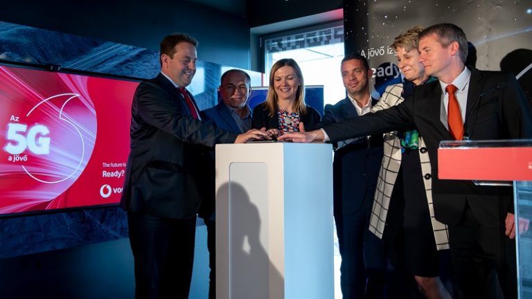 A Vodafone bekapcsolta Budapest első 5G bázisállomását A Vodafone bekapcsolta Budapest első 5G bázisállomását