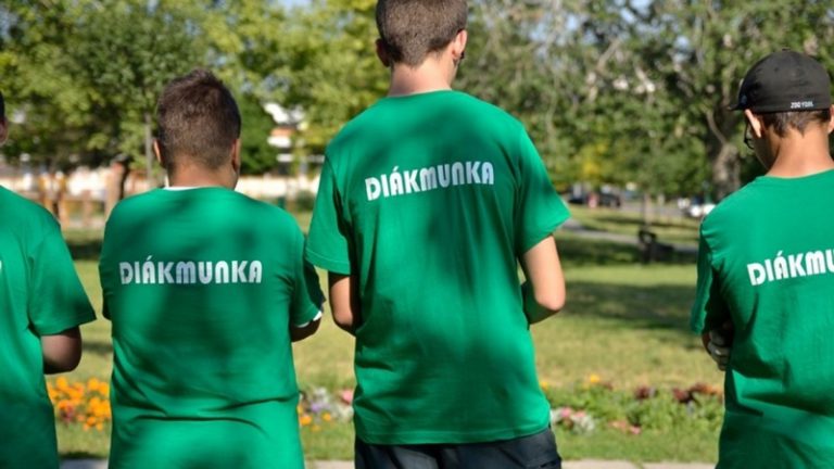 Akár 30 ezer diák is dolgozhat idén nyáron a diákmunka programban