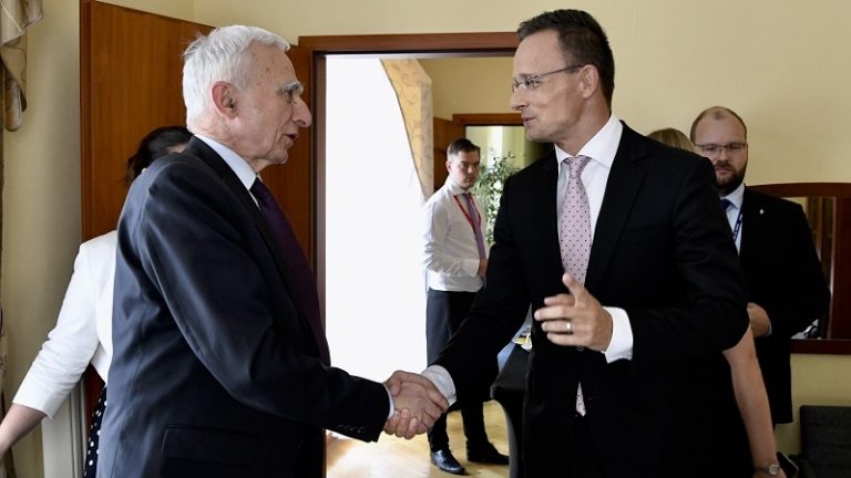 A regionális infrastruktúra fejlesztéséről egyeztetett Szijjártó Péter