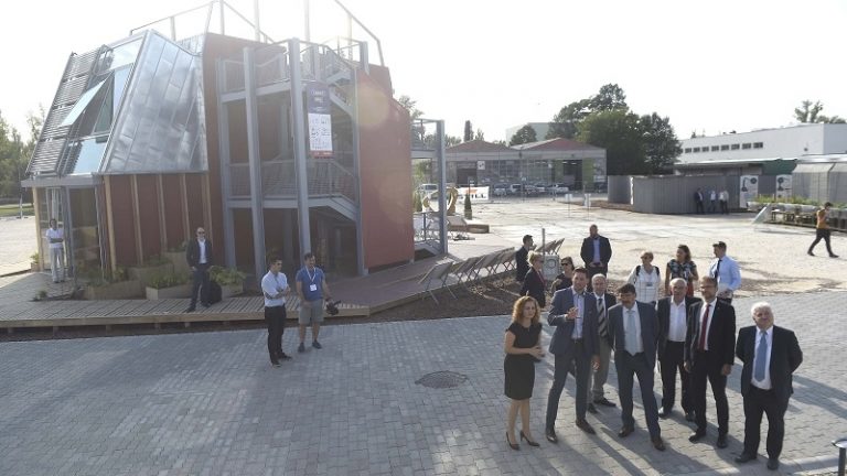 Az innovációs házépítő verseny ötleteit hasznosítani kell