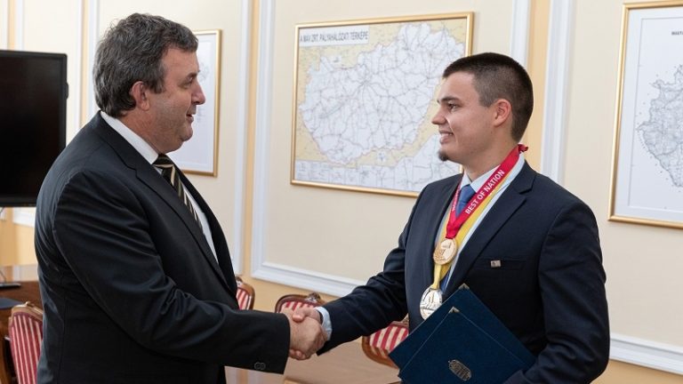 A WorldSkills magyar aranyérmesét fogadta a miniszter