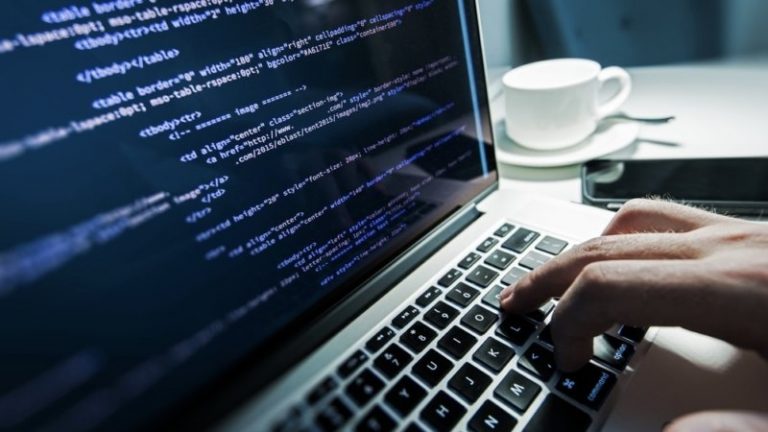 Növelni kell a lakosság és a kkv-k digitális kompetenciáját