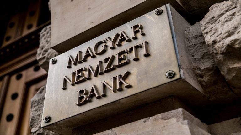 Az adategyeztetés október 31-ei határidejére figyelmeztet az MNB