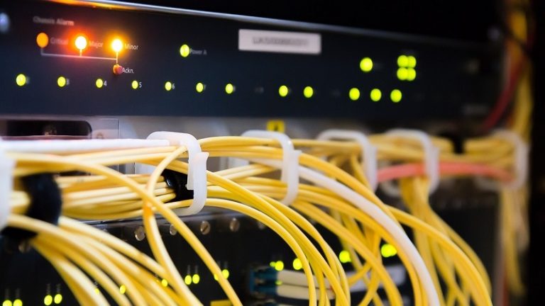 „A digitalizációtól a családok, a kkv-k és a magyar kultúra megerősítését várjuk”