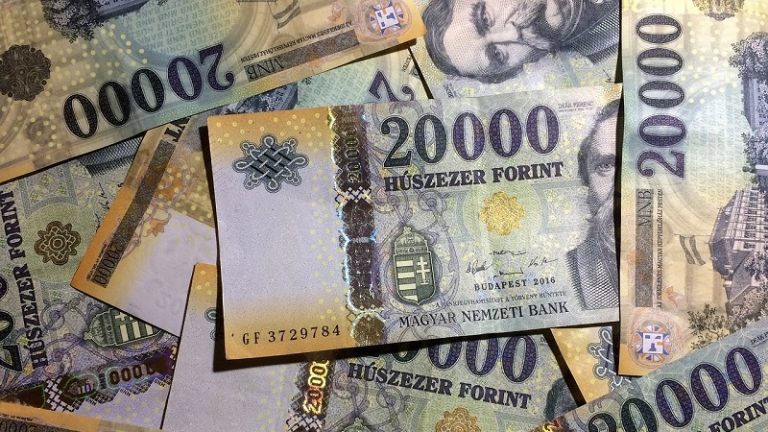 Továbbra is marad a laza monetáris politika