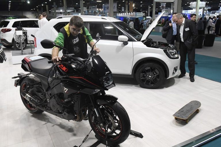 Megnyílt az Automotive Hungary járműipari beszállító szakkiállítás Megnyílt az Automotive Hungary járműipari beszállító szakkiállítás
