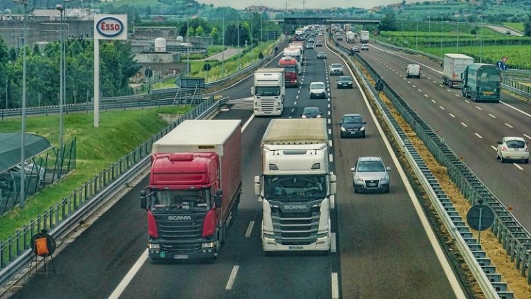 Már csak a NÚSZ-nál lehet idei országos e-matricát vásárolni