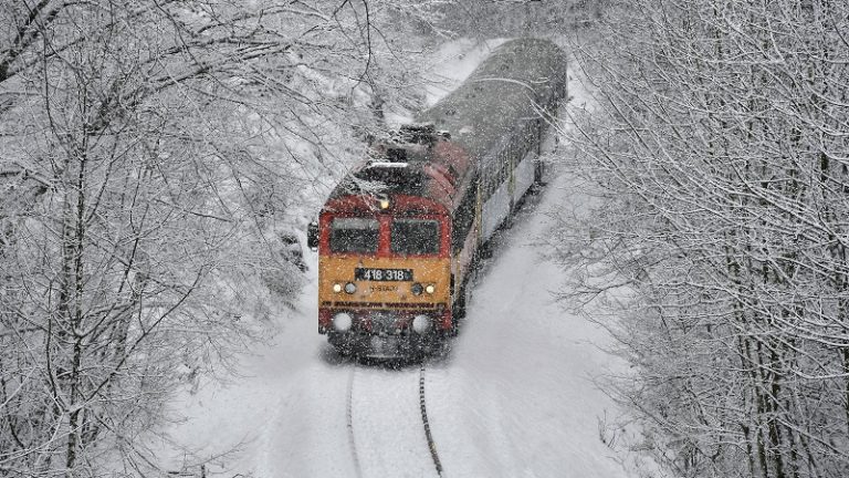 Január 7-éig elfogadják a decemberi helyközi vasúti és buszbérleteket Január 7-éig elfogadják a decemberi helyközi vasúti és buszbérleteket