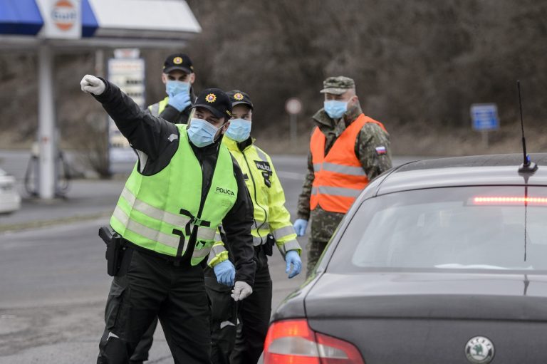 Ausztria enyhíti a határellenőrzéseket, Szlovákia maradna a szigornál