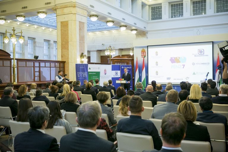 Idén már 215 ezer diák tanult pénzügyi és vállalkozói ismereteket Idén már 215 ezer diák tanult pénzügyi és vállalkozói ismereteket