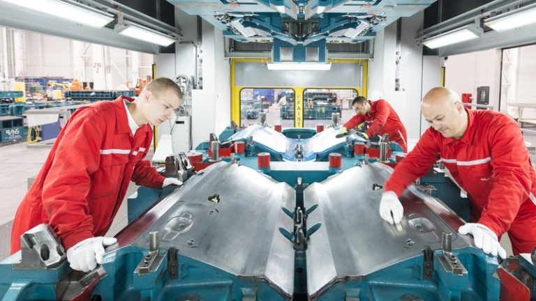 Két héttel meghosszabbította termelési szünetét az Audi Hungaria Két héttel meghosszabbította termelési szünetét az Audi Hungaria