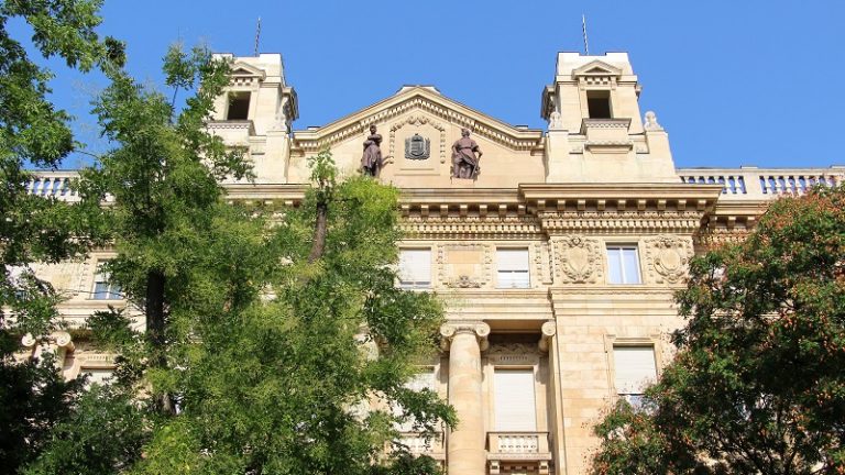 Egyszerre lazít és szigorít az MNB Egyszerre lazít és szigorít az MNB