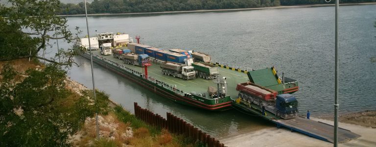 Kedd reggeltől újra üzemel az esztergomi teherkomp Kedd reggeltől újra üzemel az esztergomi teherkomp