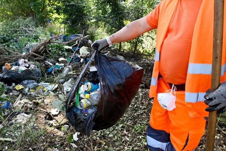 Elindult a Tisztítsuk meg az országot program Elindult a Tisztítsuk meg az országot program