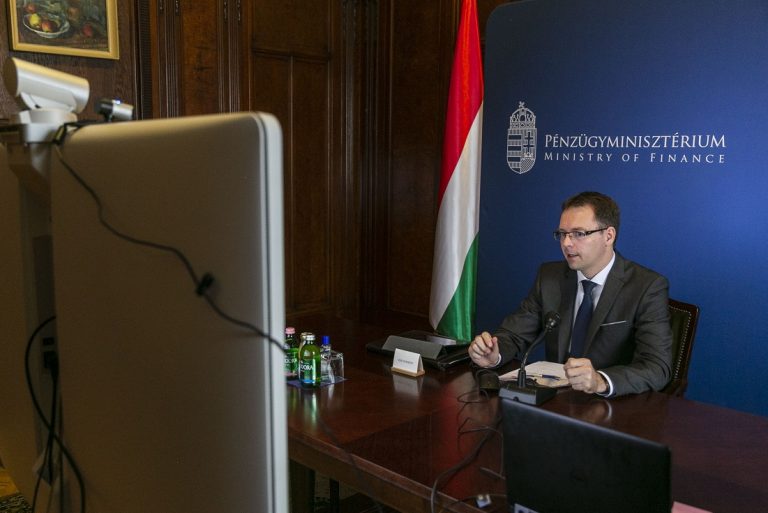 Az adócsökkentések forrása a gazdaság fehéredése marad Az adócsökkentések forrása a gazdaság fehéredése marad