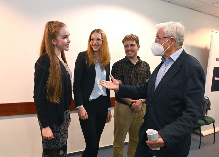 Meghirdették az Ifjúsági Tudományos és Innovációs Tehetségkutató Versenyt Meghirdették az Ifjúsági Tudományos és Innovációs Tehetségkutató Versenyt