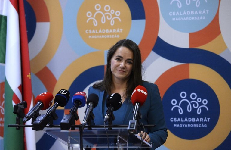Otthonfelújítási programot indít a kormány Otthonfelújítási programot indít a kormány