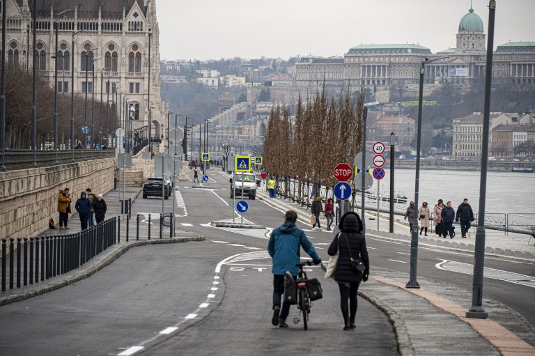 Nem zárják le a budapesti alsó rakpartot Nem zárják le a budapesti alsó rakpartot