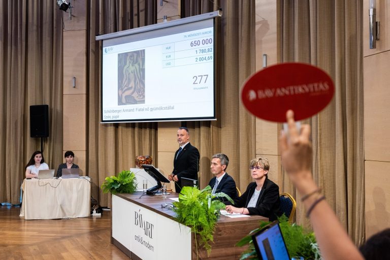 Jelentősen növekedett az arany ékszerek és a műtárgyak iránti érdeklődés Jelentősen növekedett az arany ékszerek és a műtárgyak iránti érdeklődés