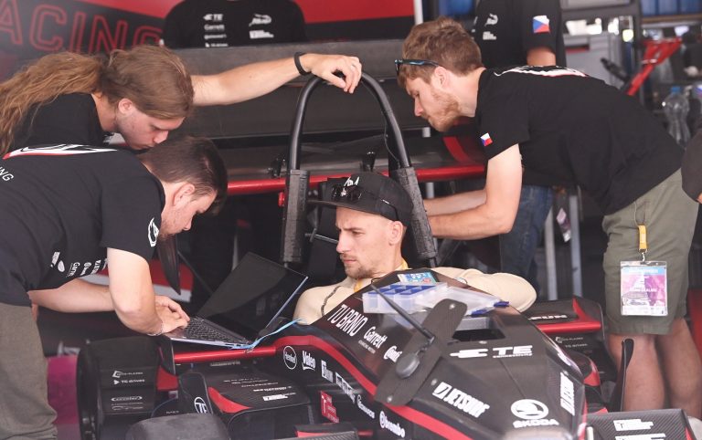 A Formula Student East a tervezéstől az üzleti környezetig mindenre felkészít