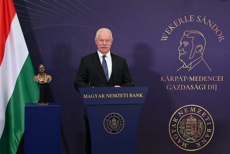 Csák János kapta az idei Wekerle Sándor Kárpát-medencei Gazdasági nagydíjat Csák János kapta az idei Wekerle Sándor Kárpát-medencei Gazdasági nagydíjat