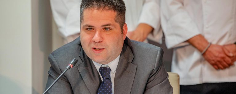 Akár 3,5 millió forintra is pályázhatnak a kis hentesüzletek