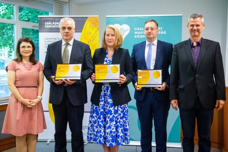 Családbarát védjegyet kapott az Audi, az ELTE és az EXIM Családbarát védjegyet kapott az Audi, az ELTE és az EXIM
