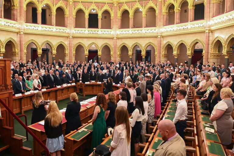A világban növekvő bizonytalanság felértékeli a kétkezi munka becsületét A világban növekvő bizonytalanság felértékeli a kétkezi munka becsületét
